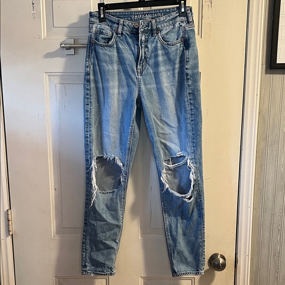 Women’s American Eagle Mom Jean size 4